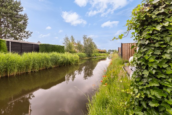 Foto - Te koop: Vrijstaand wonen aan het water, vol karakter en eindeloze mogelijkheden!